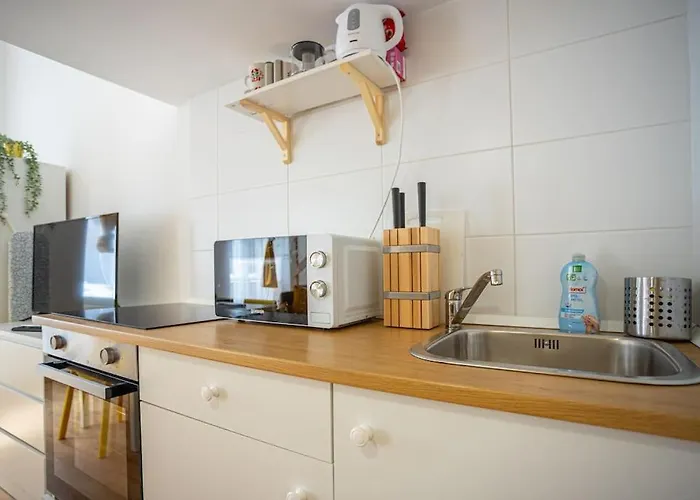 아파트 Two Bedroom Gallery Flat In The Akacfa Str. 부다페스트