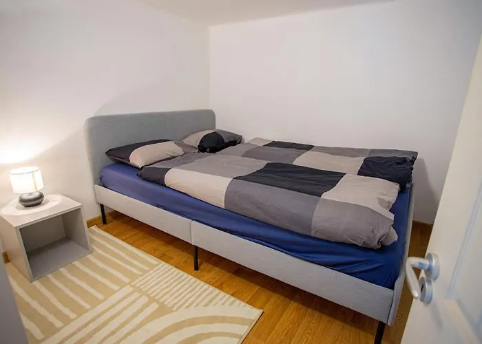 Апартаменты Two Bedroom Gallery Flat In The Akacfa Str. Будапешт