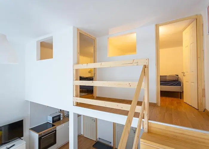 Two Bedroom Gallery Flat In The Akacfa Str. Lägenhet *