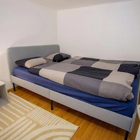 شقة Two Bedroom Gallery Flat In The Akacfa Str. بودابست